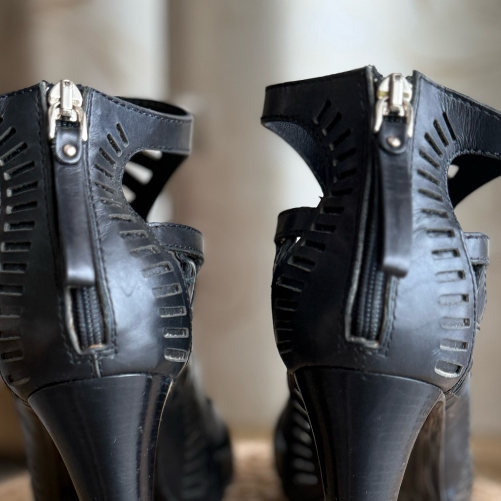Leather laser cut sandals booties peep toe shoes black heels - Picture 10 of 12